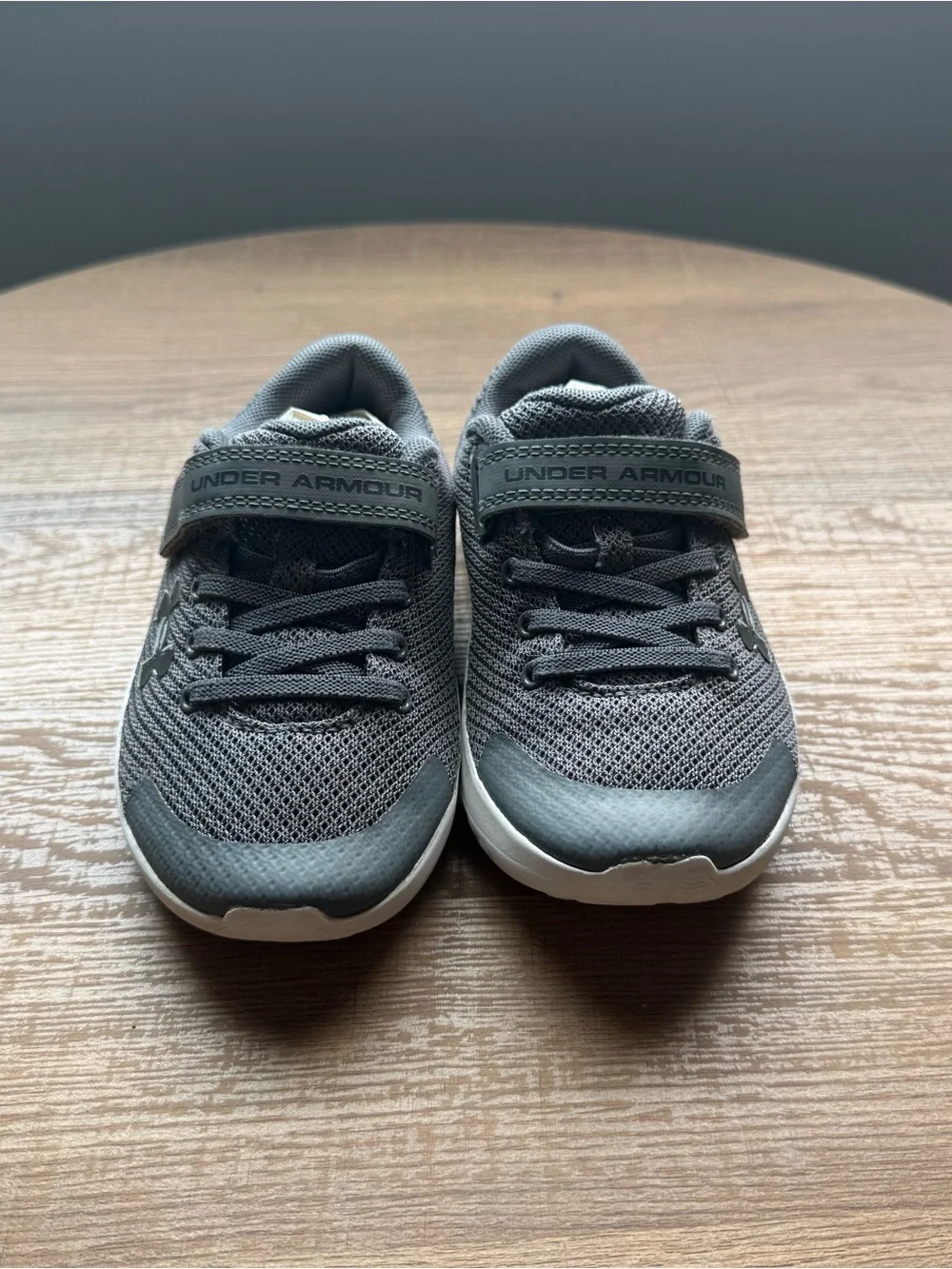 🧸 Under Armour | Gray & White Sneakers